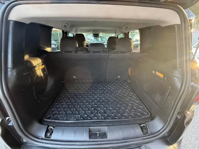Jeep Renegade view 11