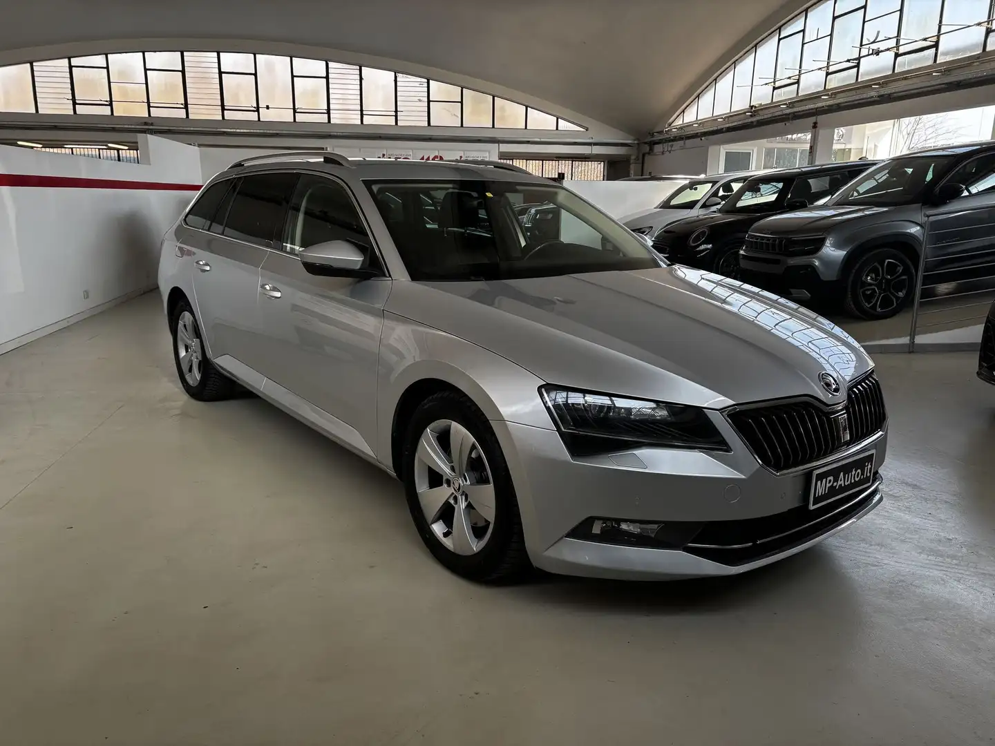 Skoda Superb 2.0 TDI DSG Wagon Plateado - 2