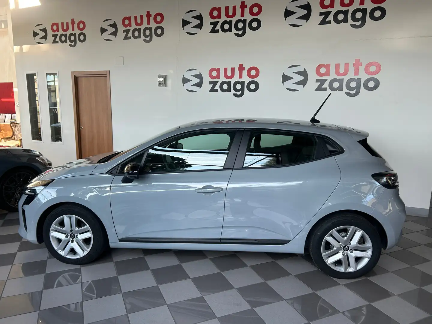 Renault Clio 1.0 tce Evolution 90cv Srebrny - 2