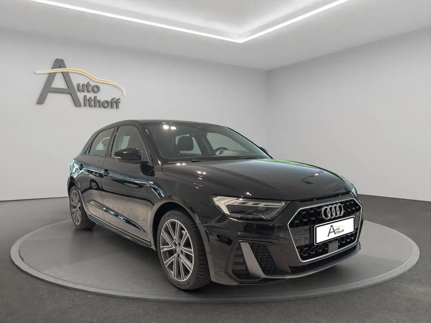 Audi A1 SB 35TFSI S LINE DSG LED NAVI TEMP PDC SHZ BT Zwart - 1