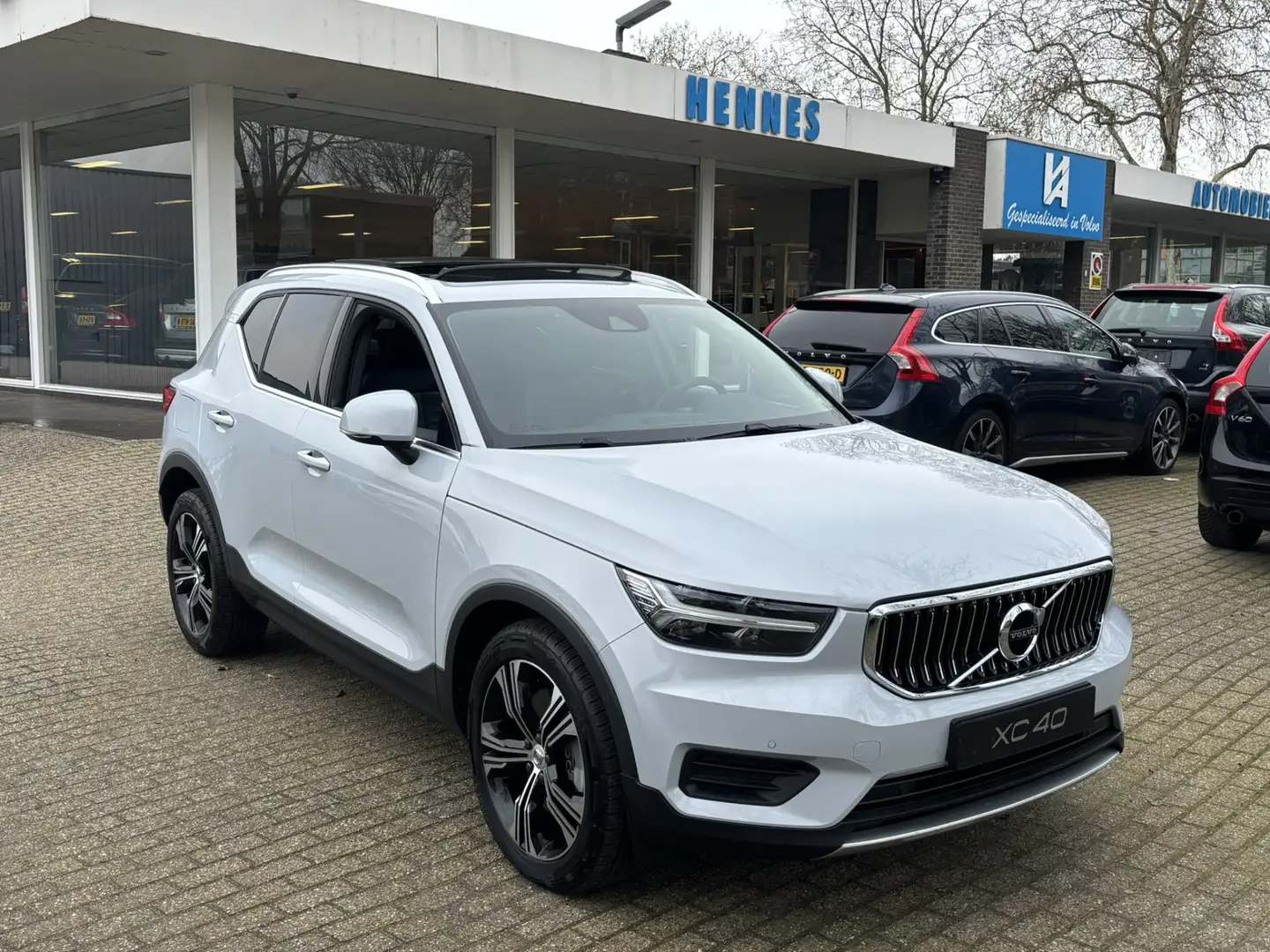 Volvo XC40 T5 Recharge Inscription Pano Pilot Assist Keyless Silber - 1