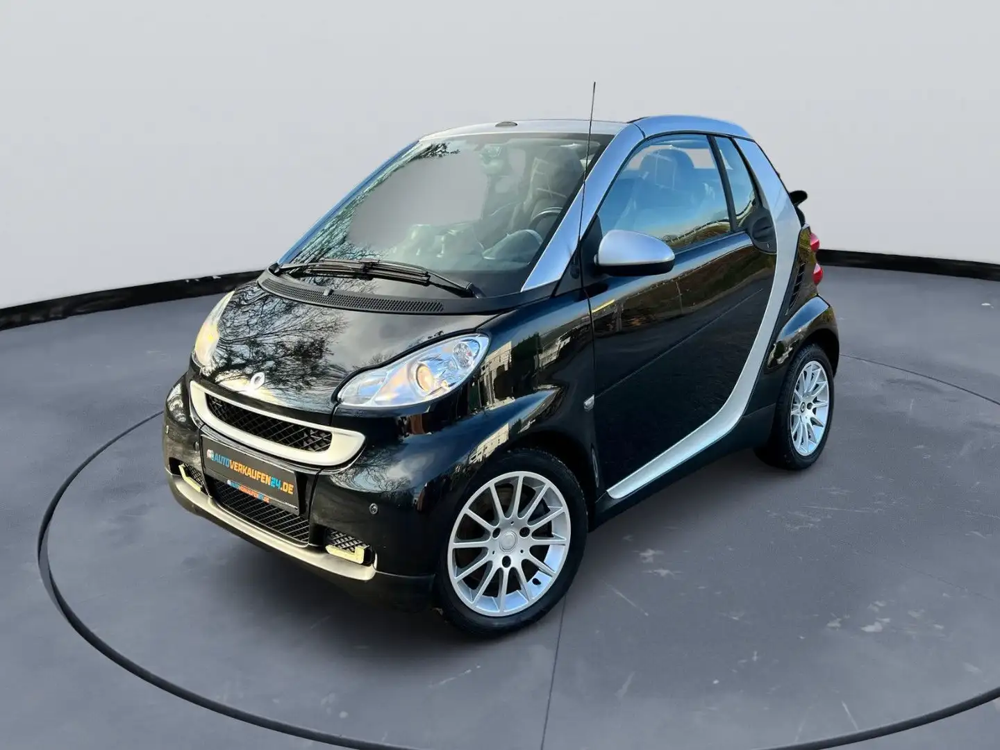 smart forTwo Cabrio 0.8 CDI NAVI A/C HU07/27 Schwarz - 1