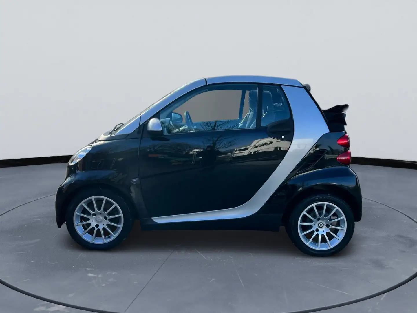 smart forTwo Cabrio 0.8 CDI NAVI A/C HU07/27 Schwarz - 2