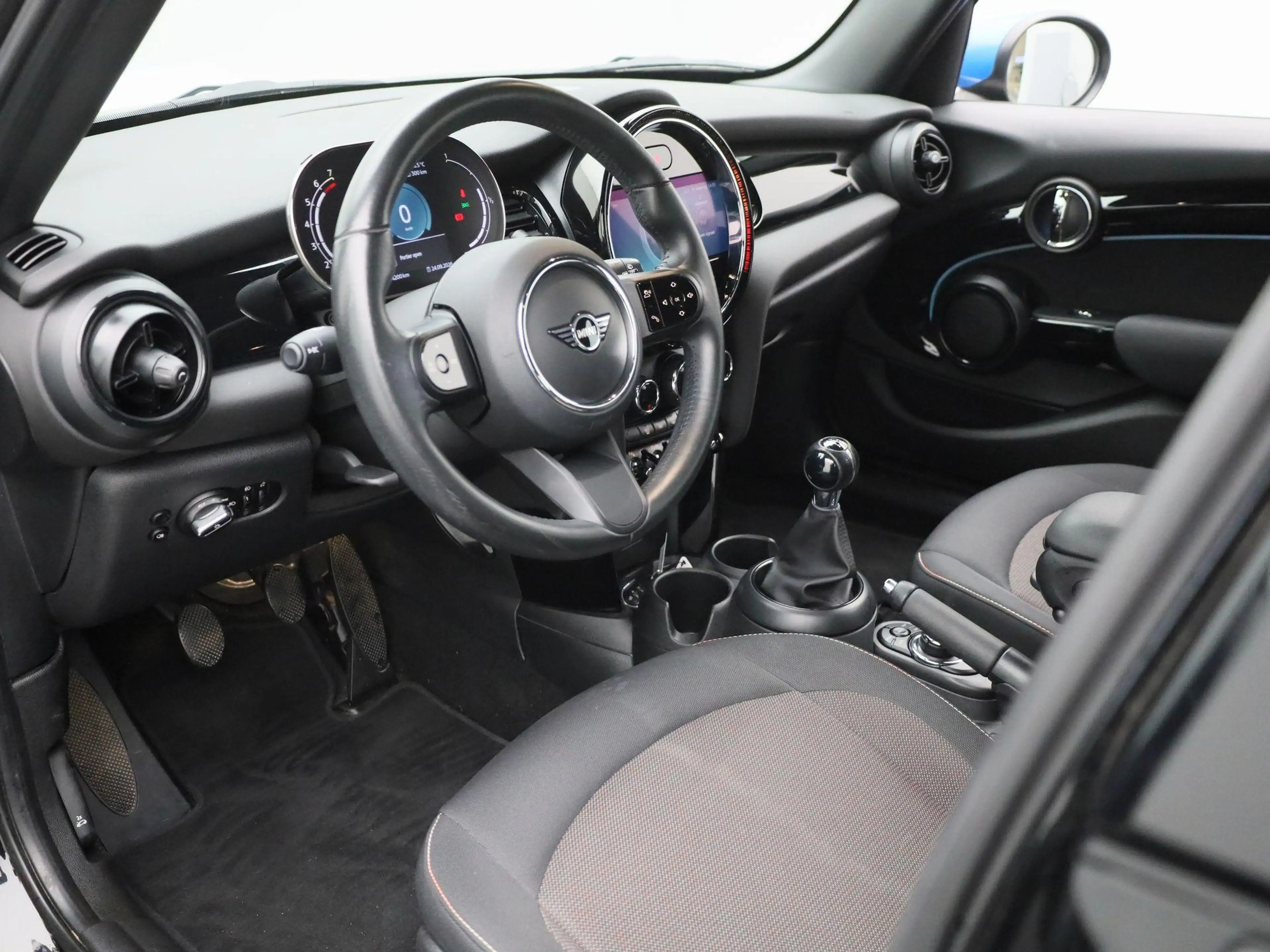 MINI One Mini 5 door NAVI | ECC | PDC — photo 15