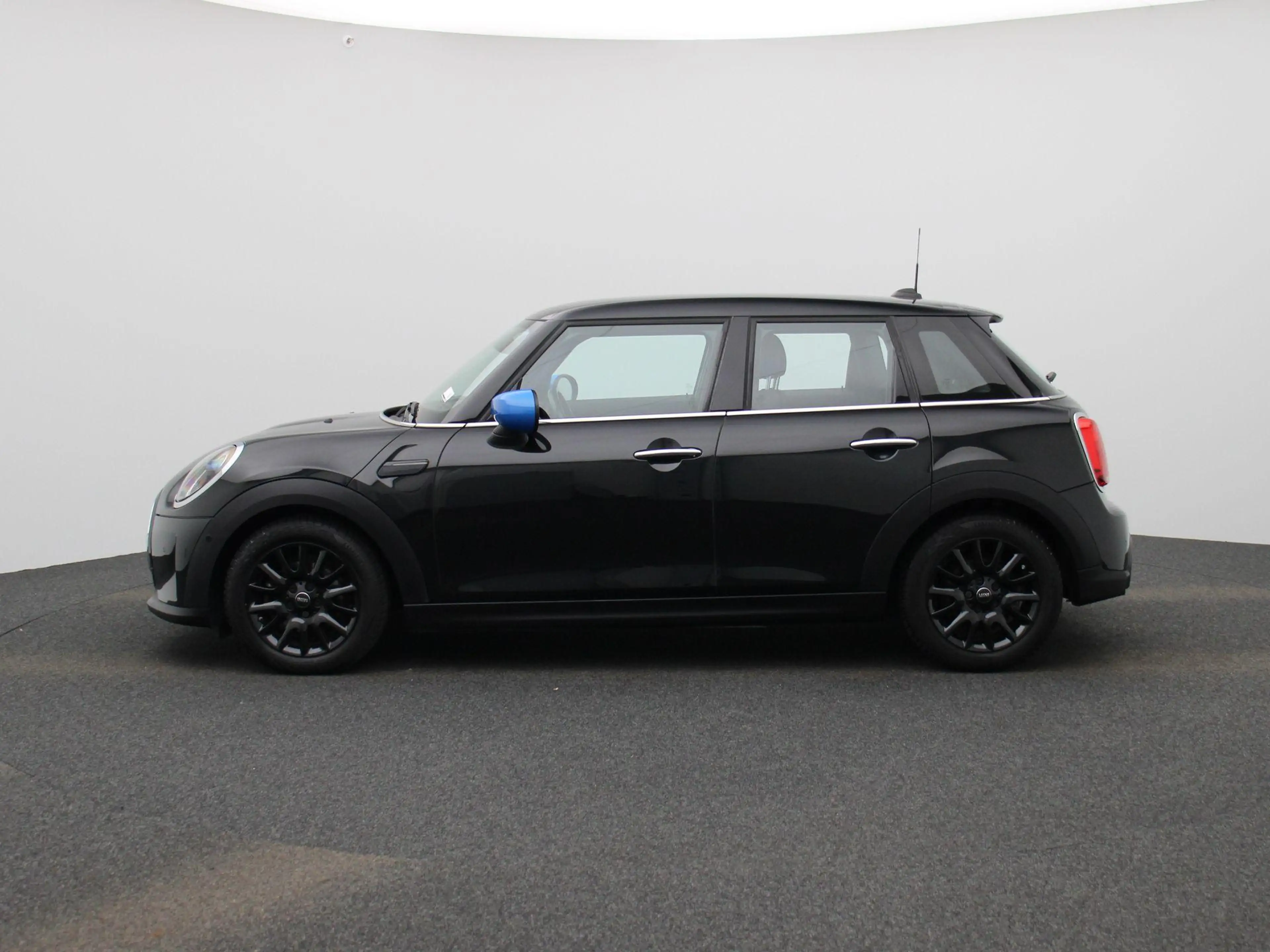 MINI One Mini 5 door NAVI | ECC | PDC — photo 4