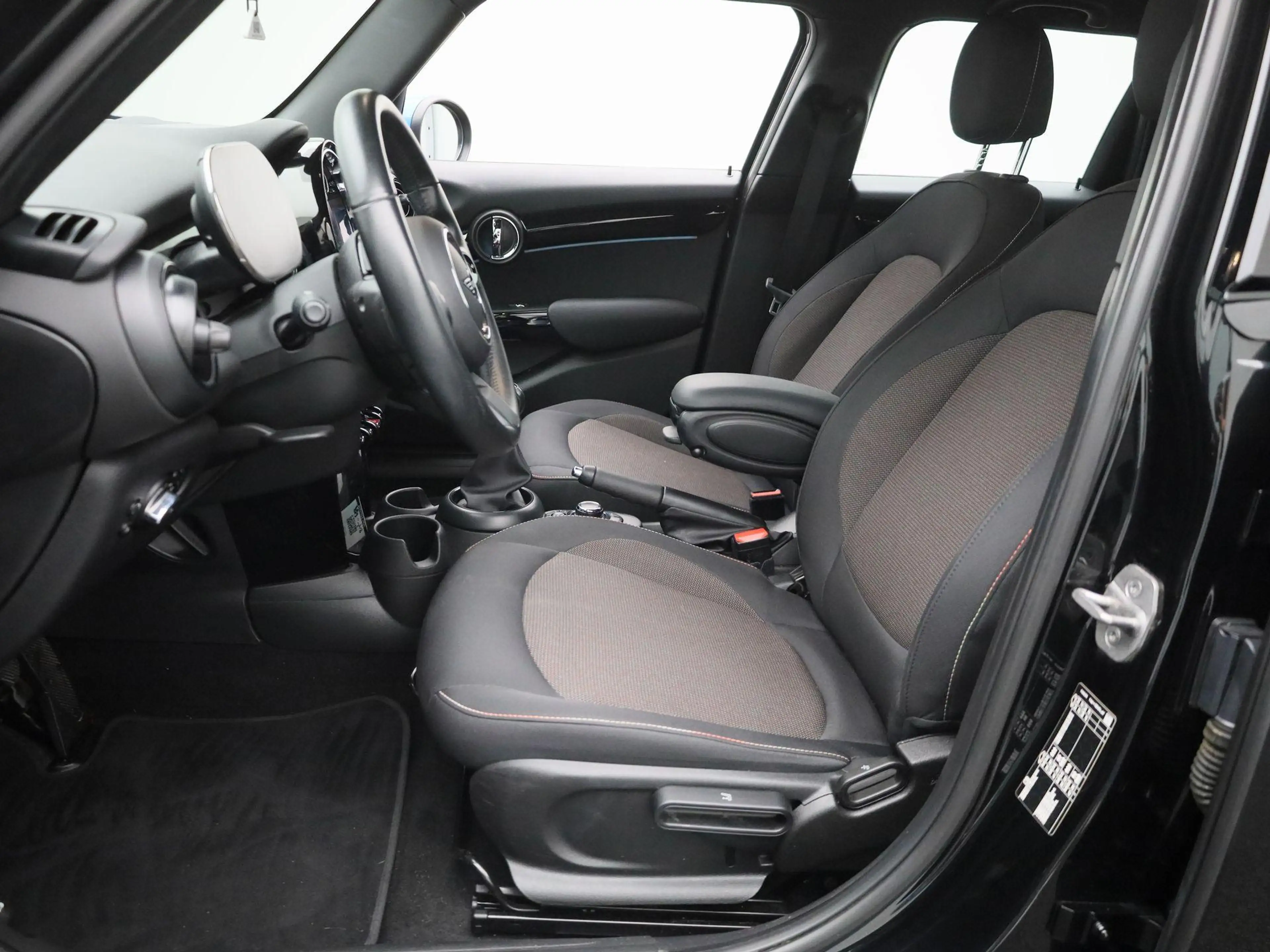 MINI One Mini 5 door NAVI | ECC | PDC — photo 10