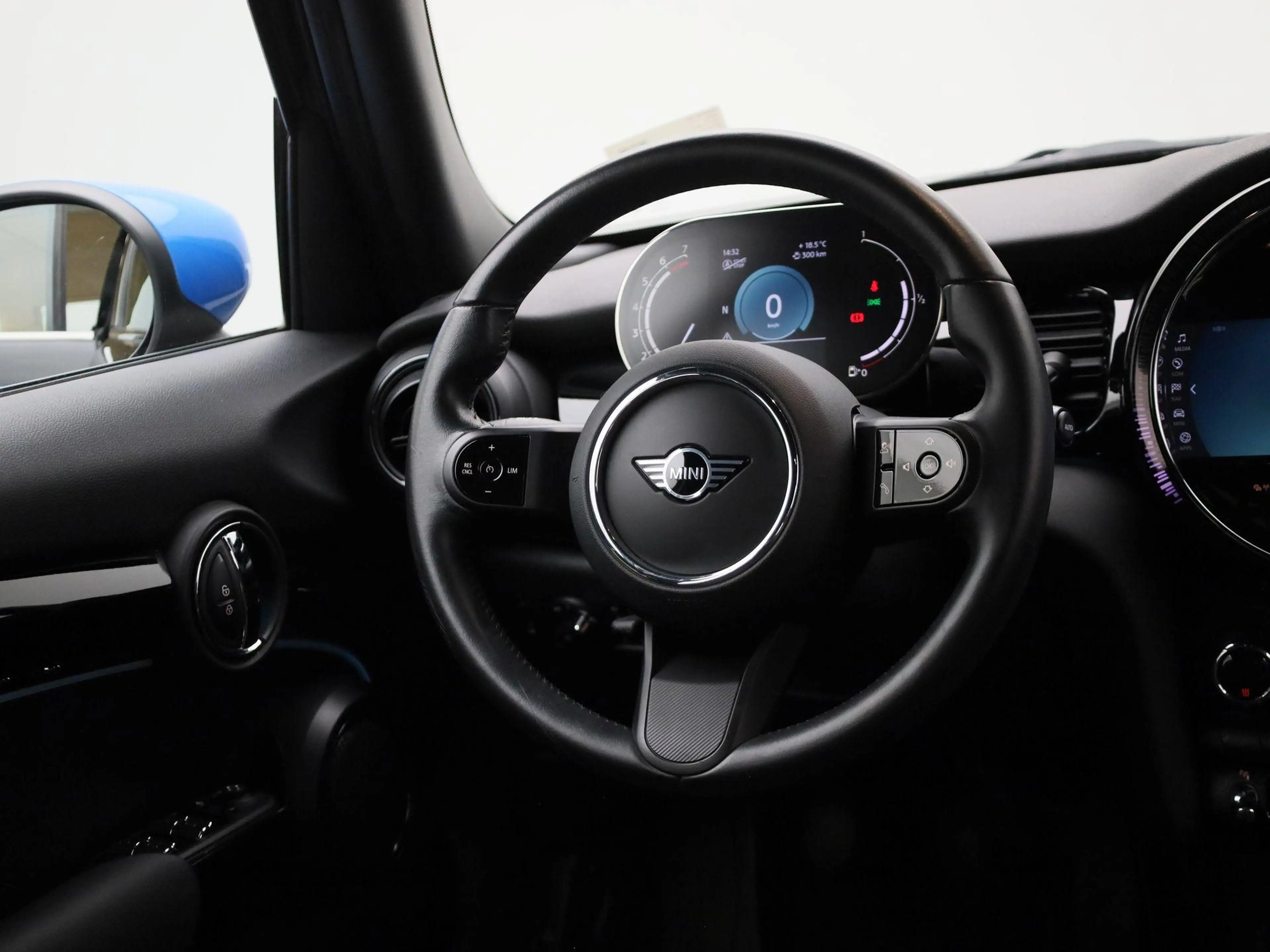 MINI One Mini 5 door NAVI | ECC | PDC — photo 9