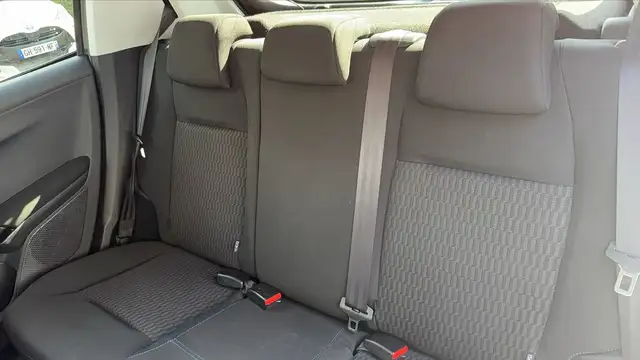 Peugeot 208 view 9