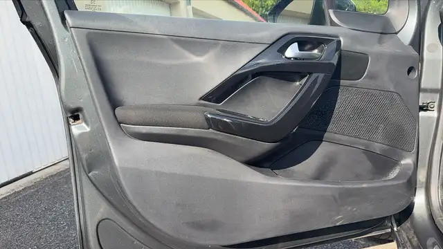Peugeot 208 view 7
