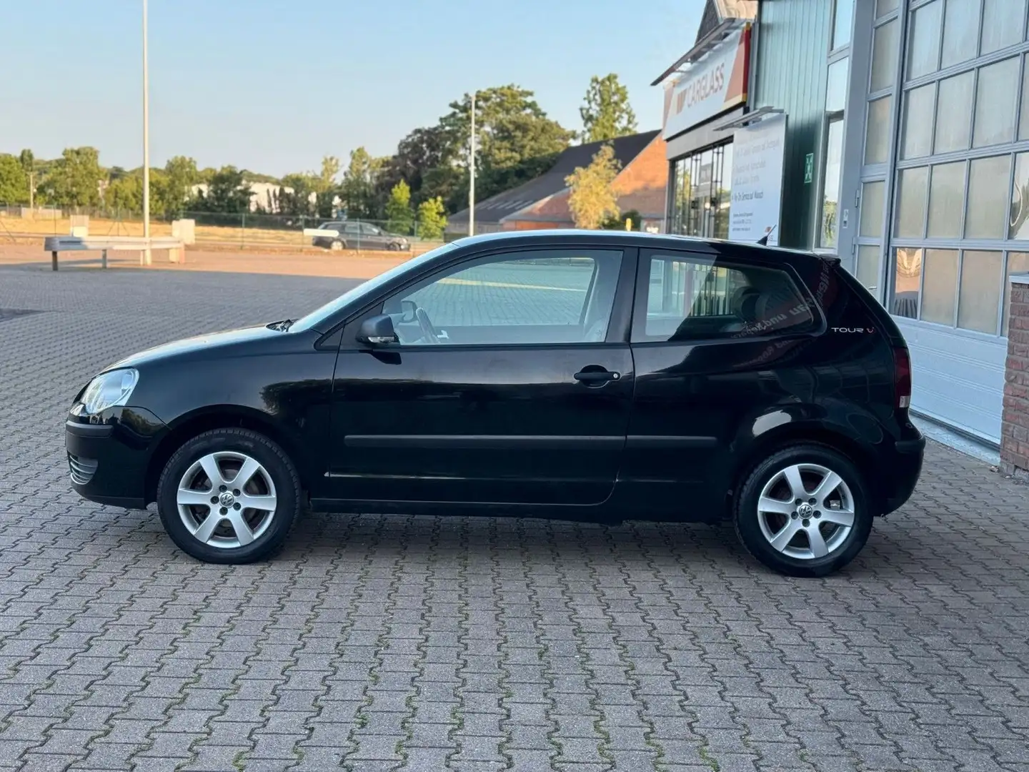 Volkswagen Polo IV Tour 1.HAND Klima Zwart - 2