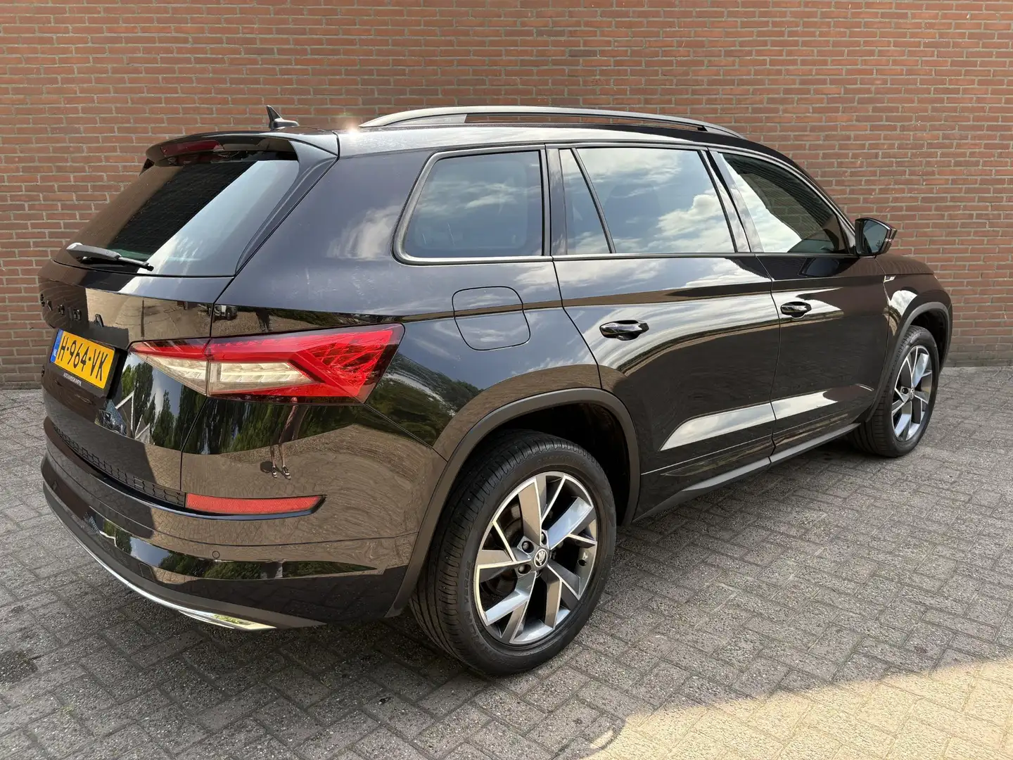 Skoda Kodiaq 1.5 TSI Sportline Business “ Vol opties “ Zwart - 2