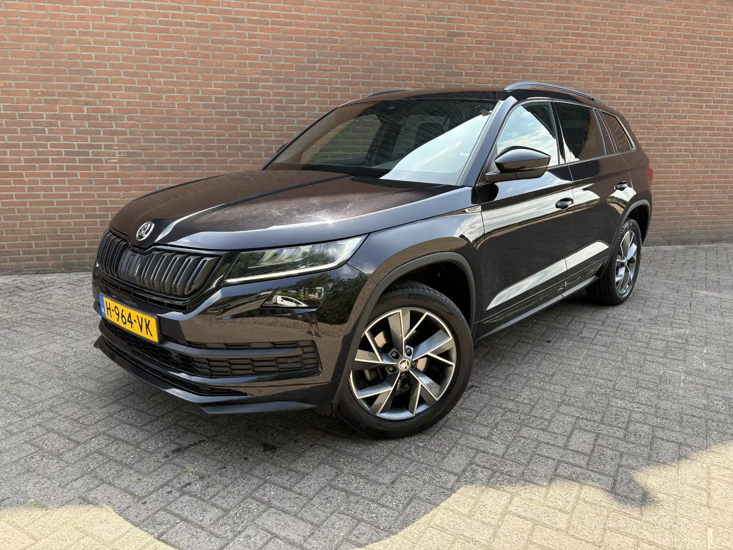 Skoda Kodiaq 1.5 TSI Sportline Business “ Vol opties “ Zwart - 1