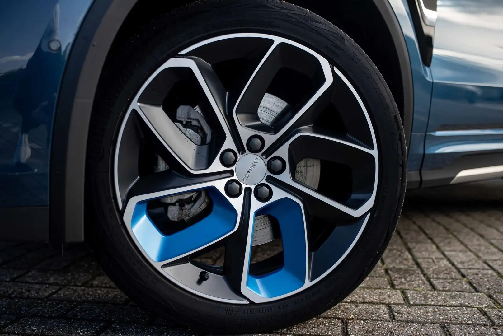 Lynk & Co 01 1.5 | 69 KM Elektrisch Rijden | Panoramadak | Adap Blau - 2