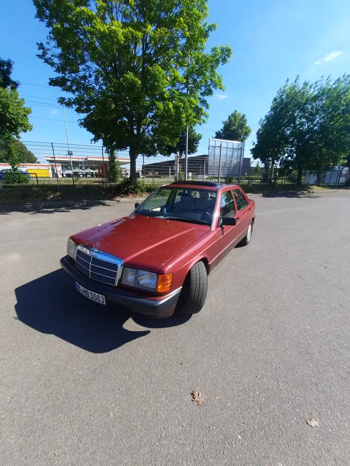 Mercedes-Benz 190 E, foto 1