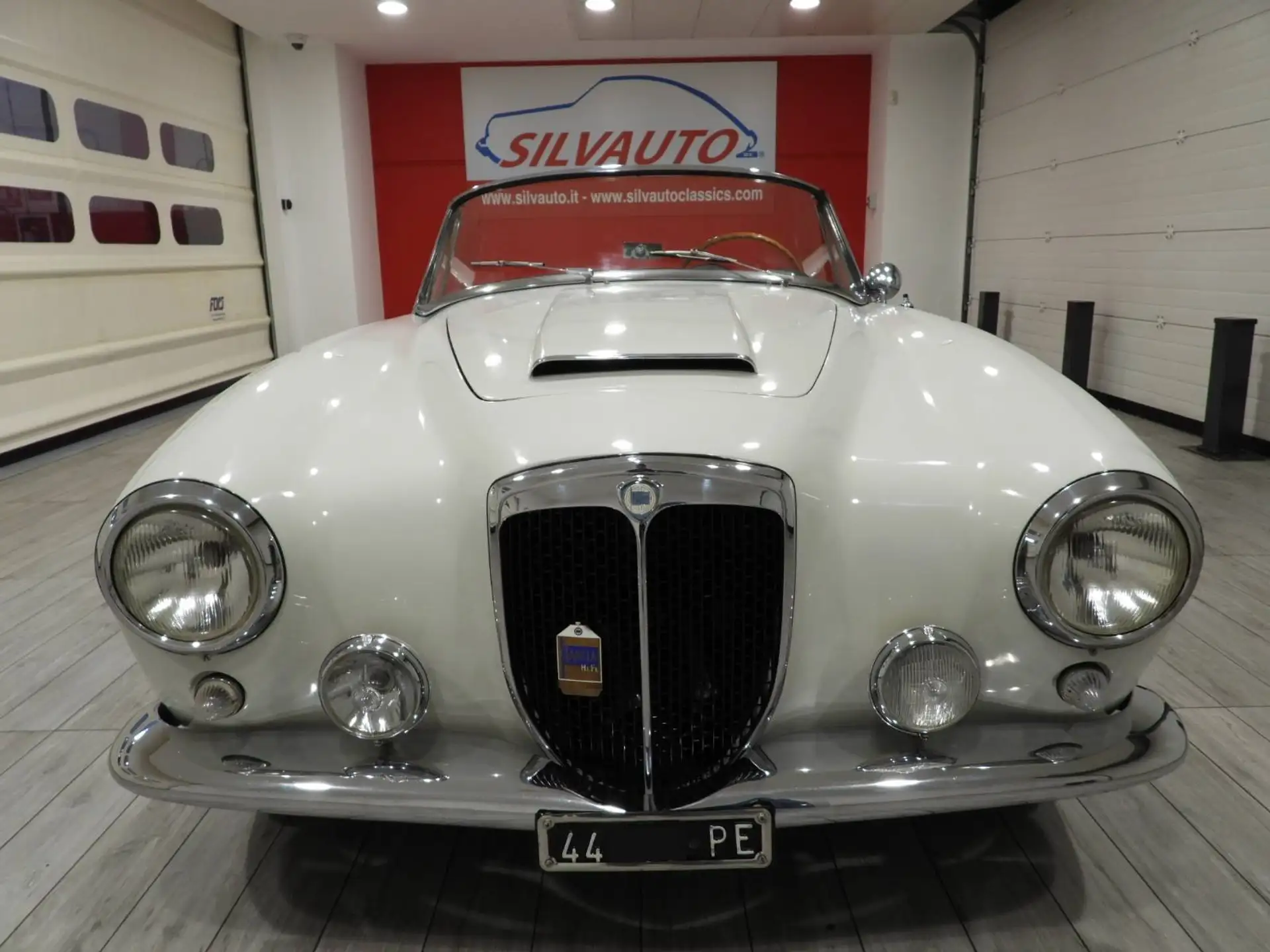란치아 Flaminia 1958 화이트 사진 2