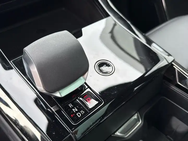 Land Rover Range Rover 2025, foto 17