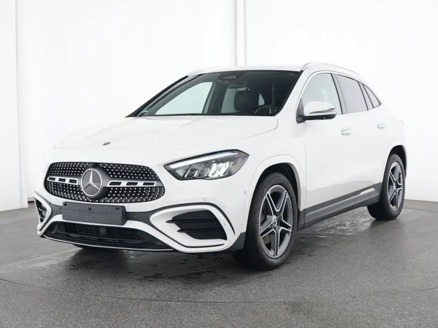 Mercedes-Benz GLA 200 AMG/Editon/19"/LED/360°Kamera/Distronic/ Weiß - 1