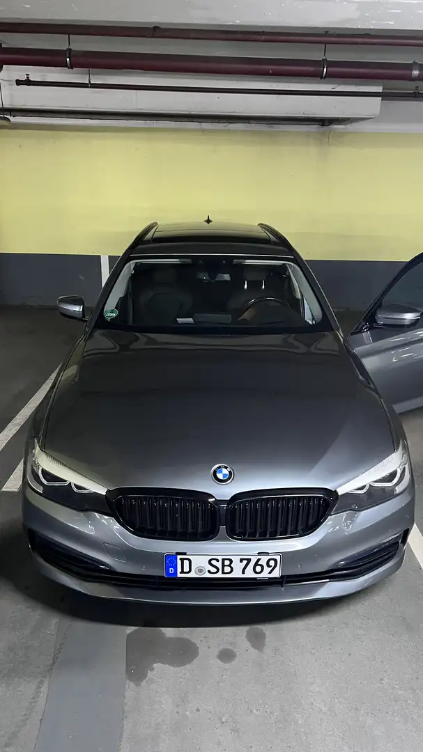 BMW 525 525 d Sport Line Touring * PANO * Autom. * Grau - 2