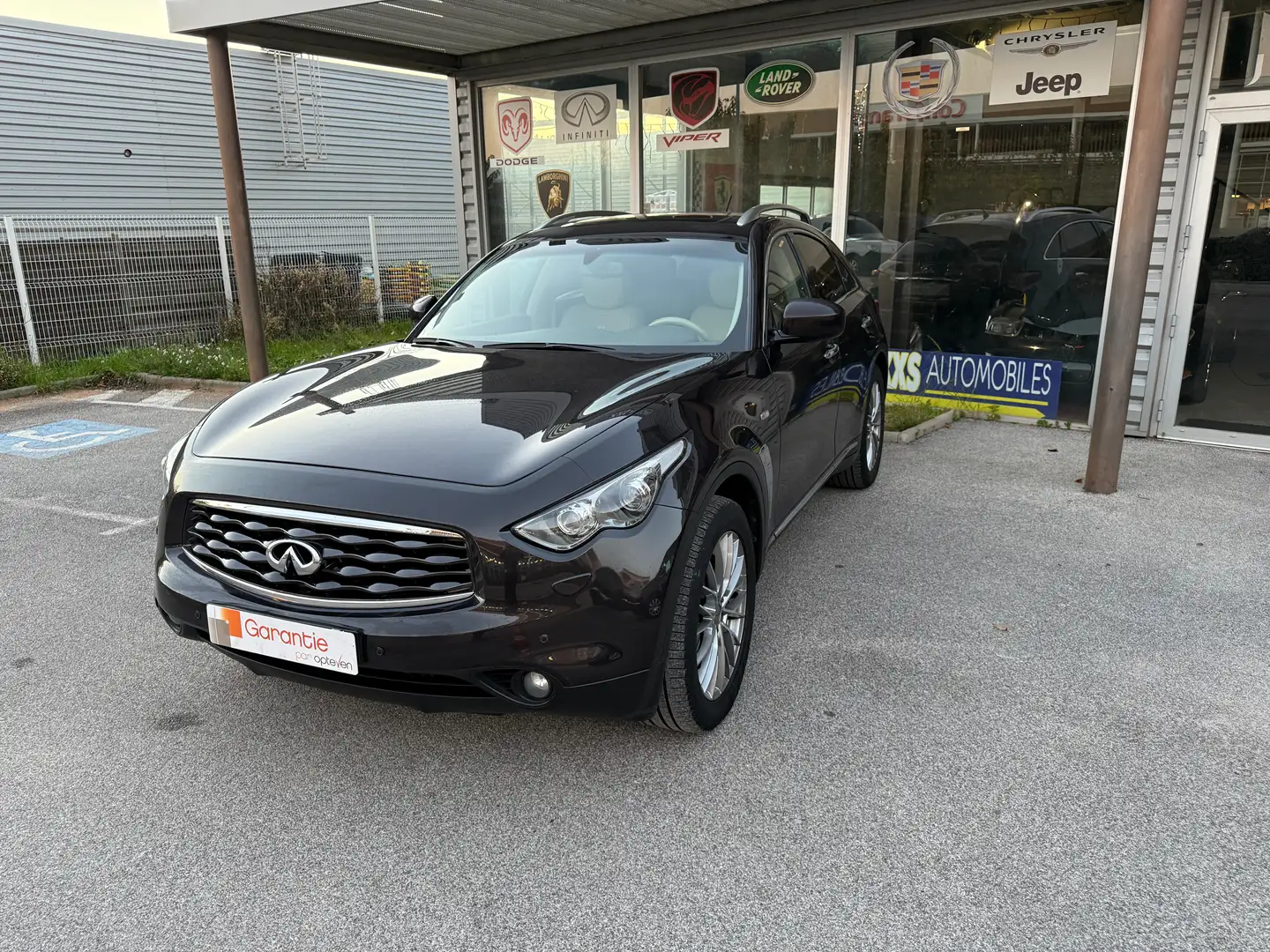Infiniti FX FX30d 3.0D V6 S Premium A Schwarz - 2