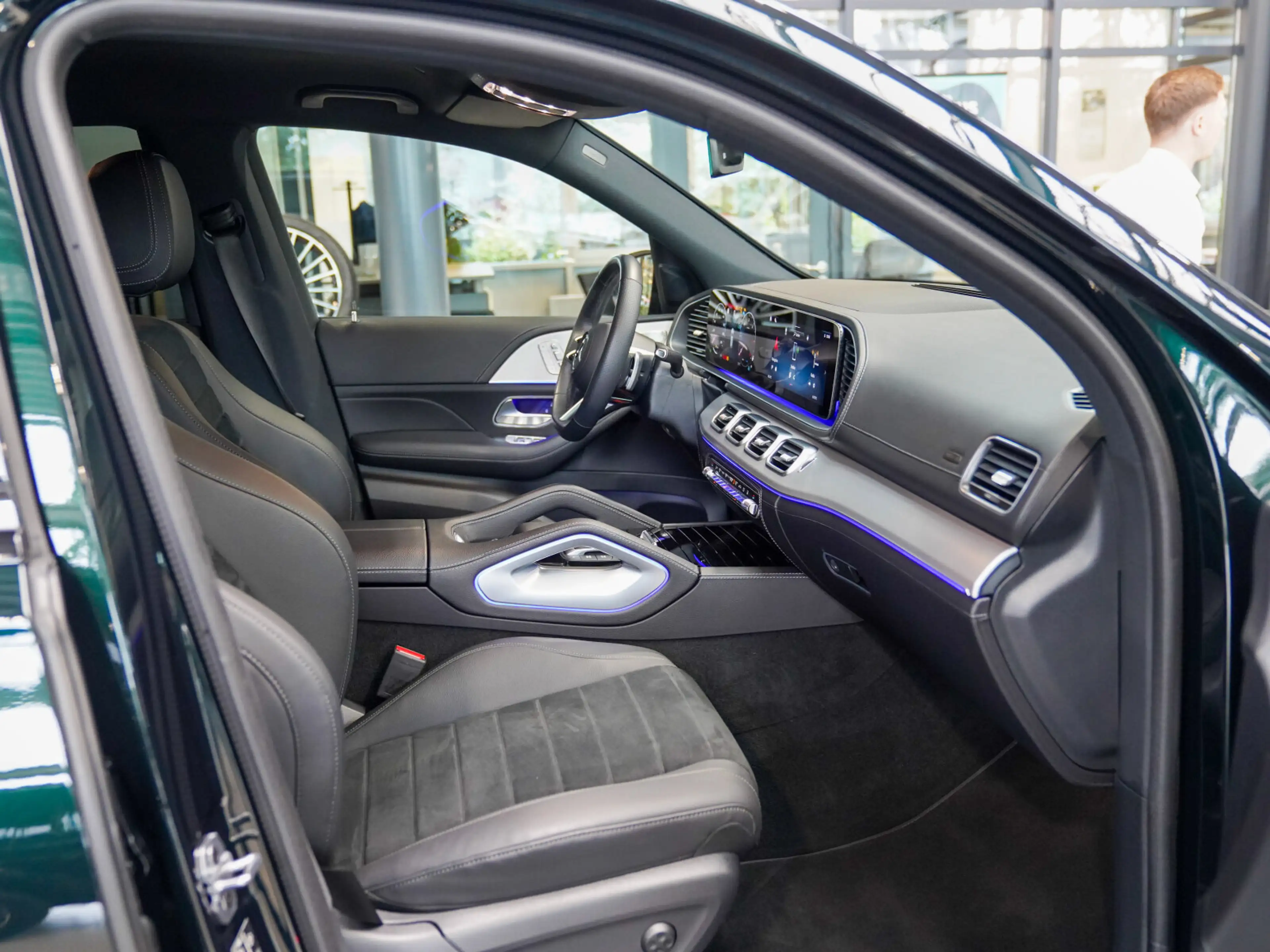 Mercedes-Benz GLE 450 GLE 450 d 4M AMG Line Night smaragdgrün Standhzg — photo 11