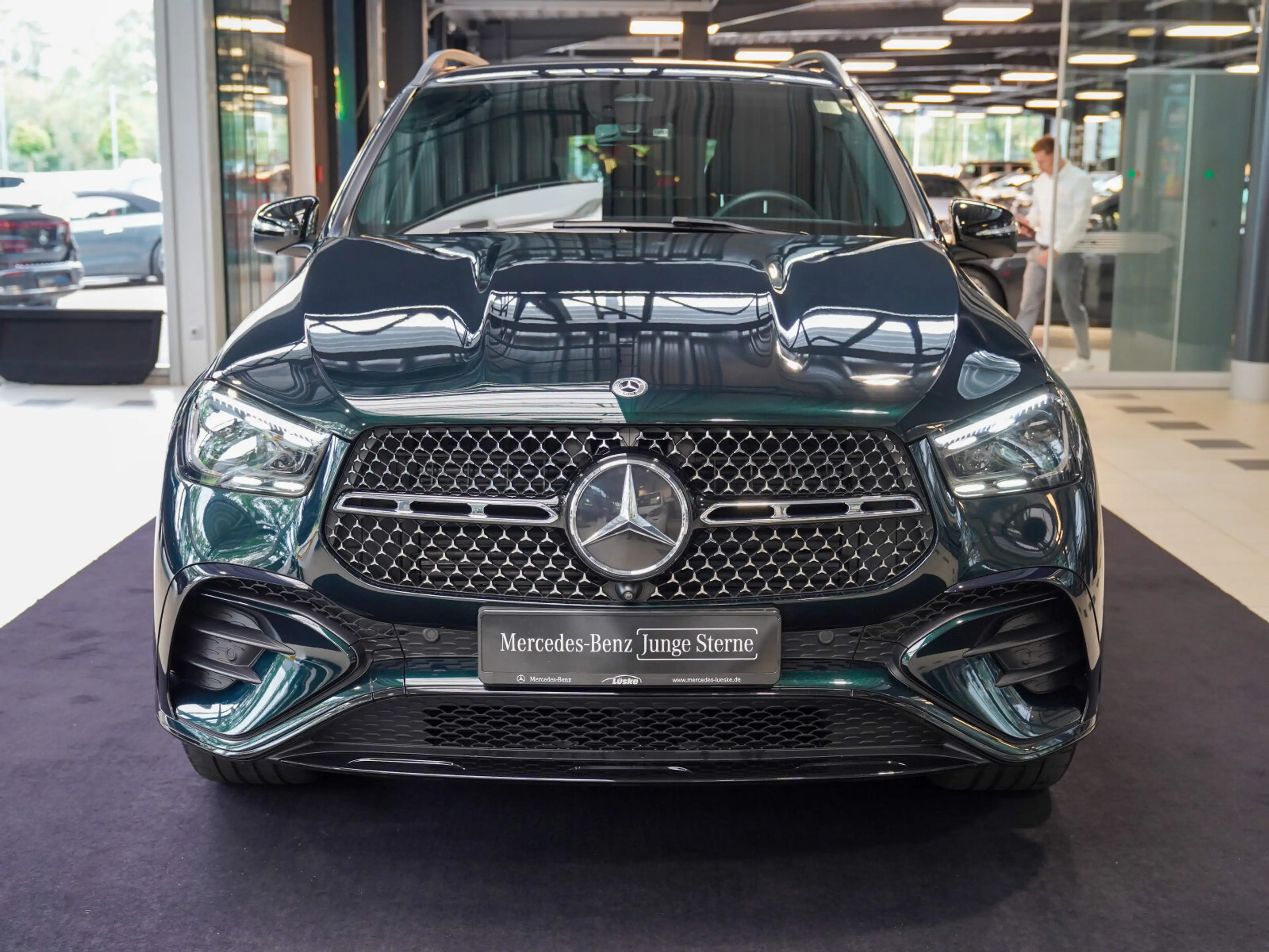 Mercedes-Benz GLE 450 GLE 450 d 4M AMG Line Night smaragdgrün Standhzg — photo 9