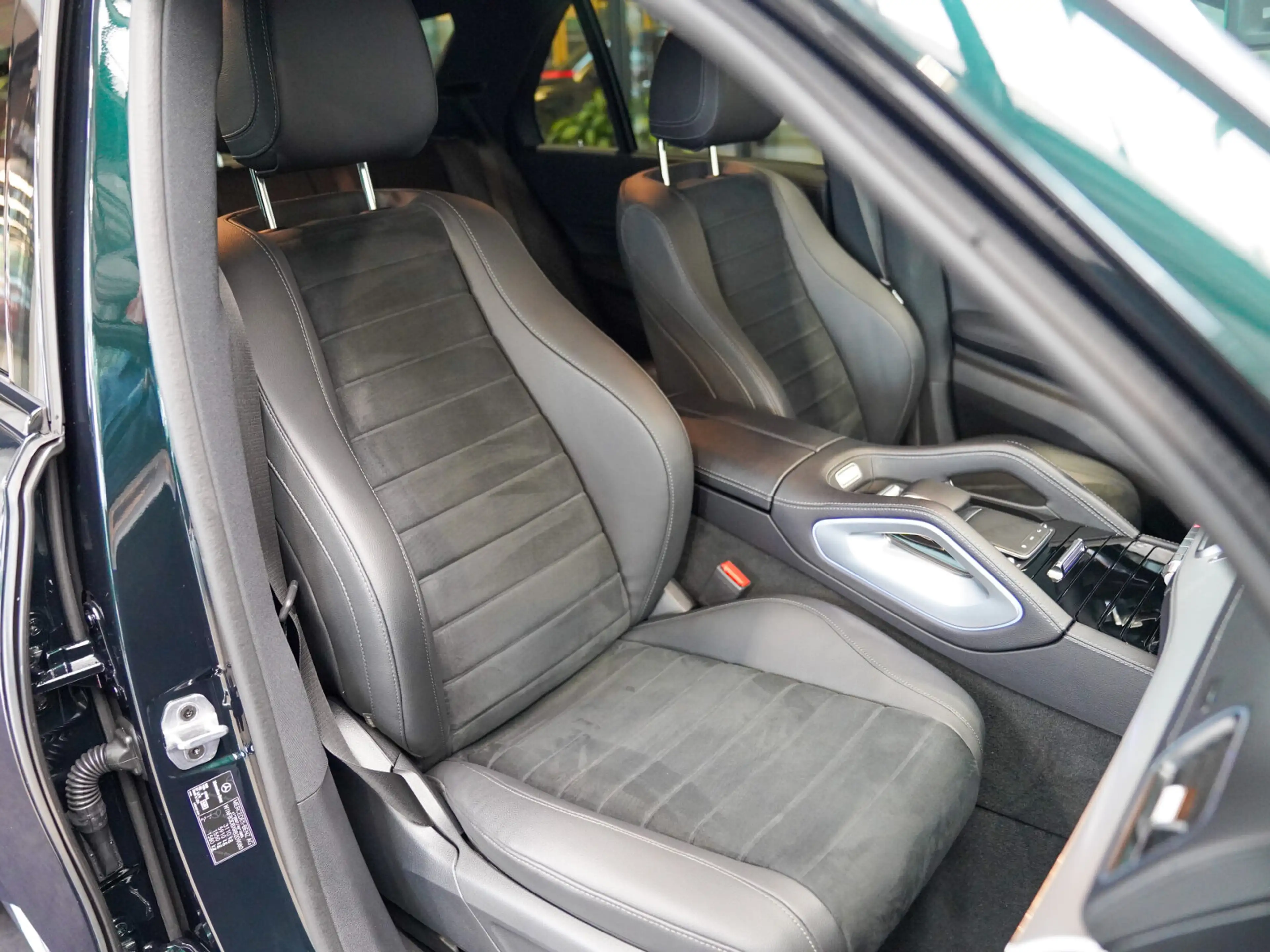 Mercedes-Benz GLE 450 GLE 450 d 4M AMG Line Night smaragdgrün Standhzg — photo 10