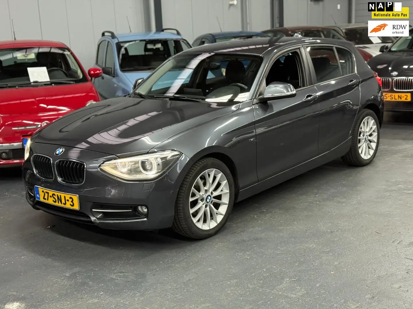 BMW 116 1-serie 116i Business Automaat Nieuwe APK NAP Xeno Gris - 1