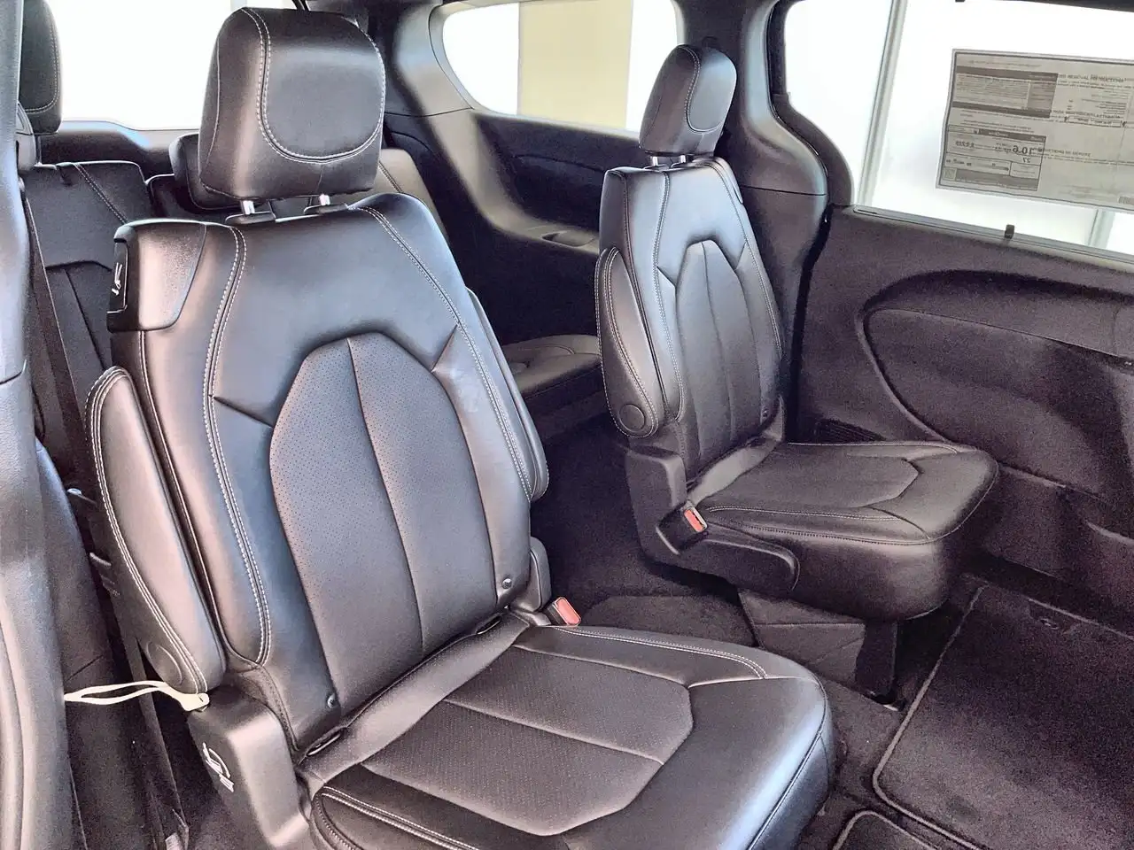 Chrysler Grand Caravan photo Chrysler Grand Caravan