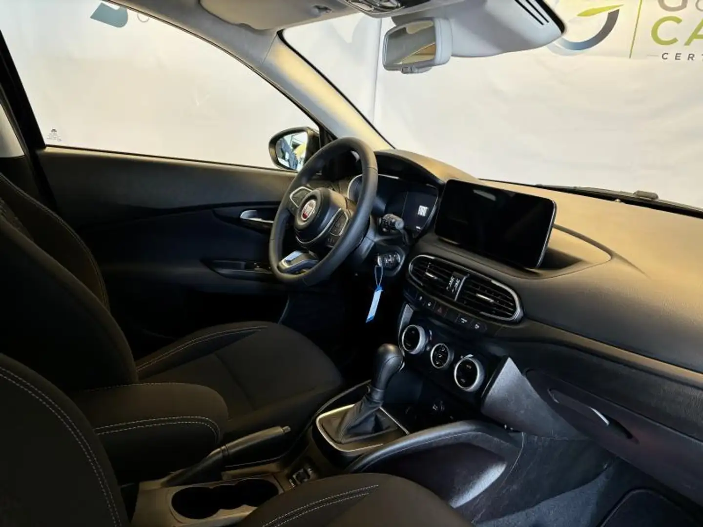 Fiat Tipo CROSS HYBRIDE Schwarz - 2