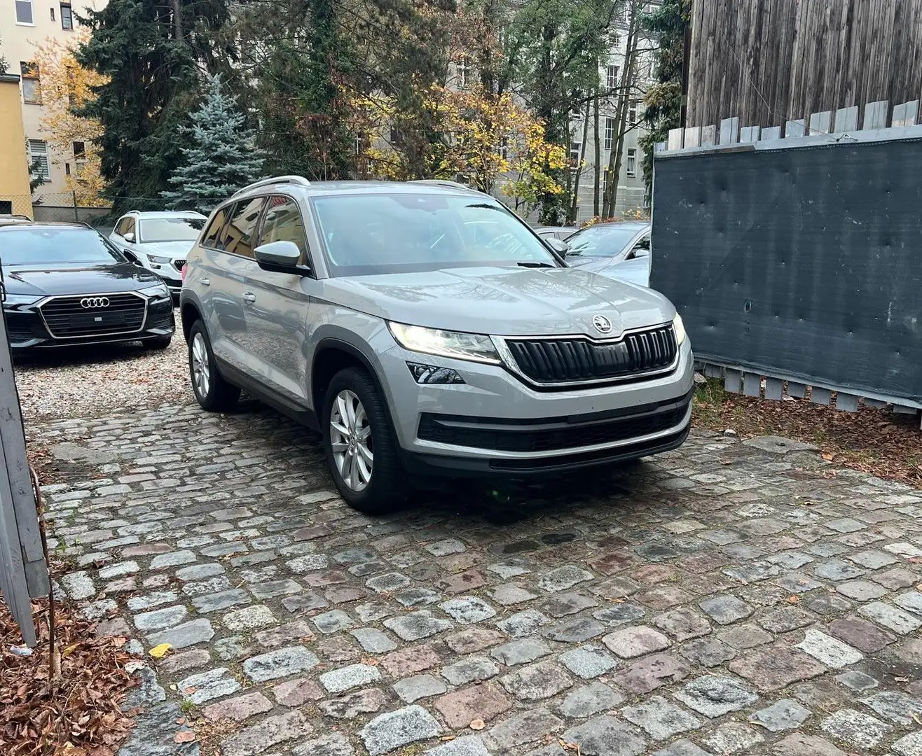Skoda Kodiaq 1.5 TSI Business - Benzin - Automatik Gris - 1