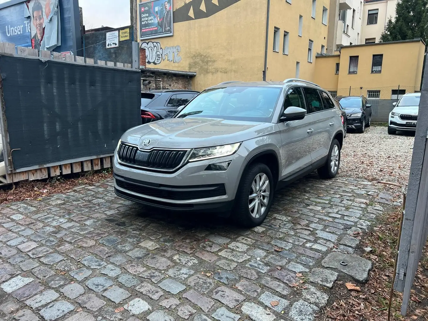 Skoda Kodiaq 1.5 TSI Business - Benzin - Automatik Gris - 2