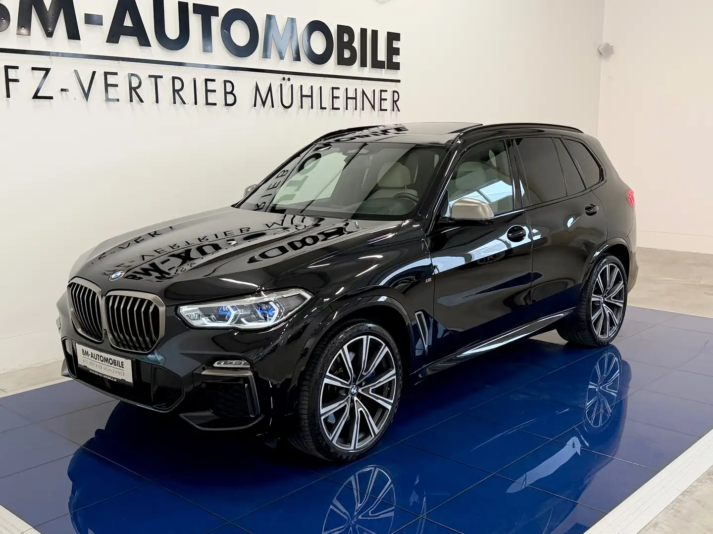 BMW X5 M50d,1.Besitz,Massage,AHK,Luftf.,SkyLounge,Voll Schwarz - 2