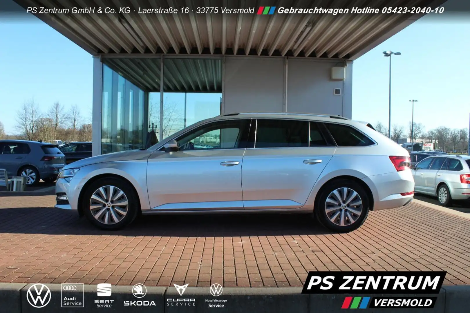 Skoda Superb Combi 2.0 TDI Style DSG AHK RfK ACC NAVI Plateado - 2