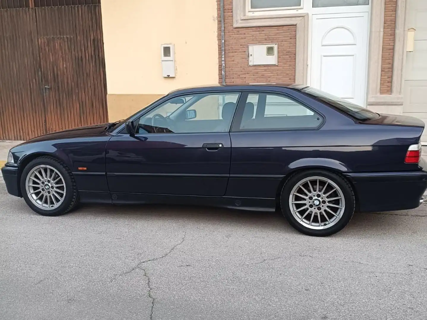 BMW 328 328i Coupé - 2