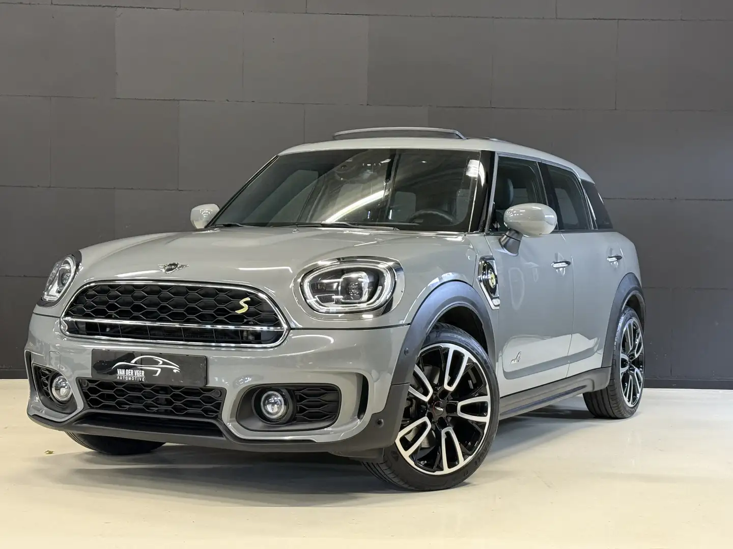 MINI Cooper SE Countryman Mini 2.0 ALL4 Chili | Panoramadak | Apple Carplay Grijs - 1