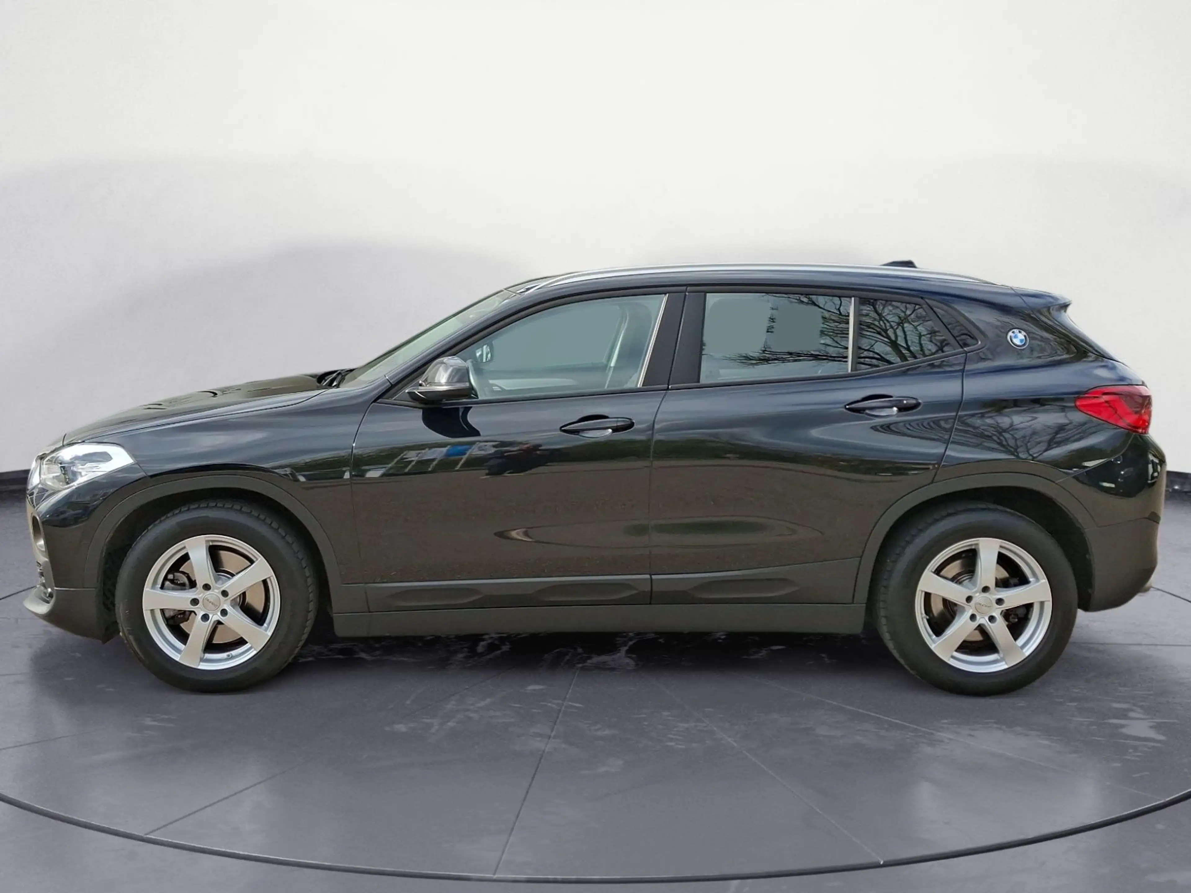 BMW X2 sDrive20i Advantage Steptronic DCT PDC AHK — photo 4