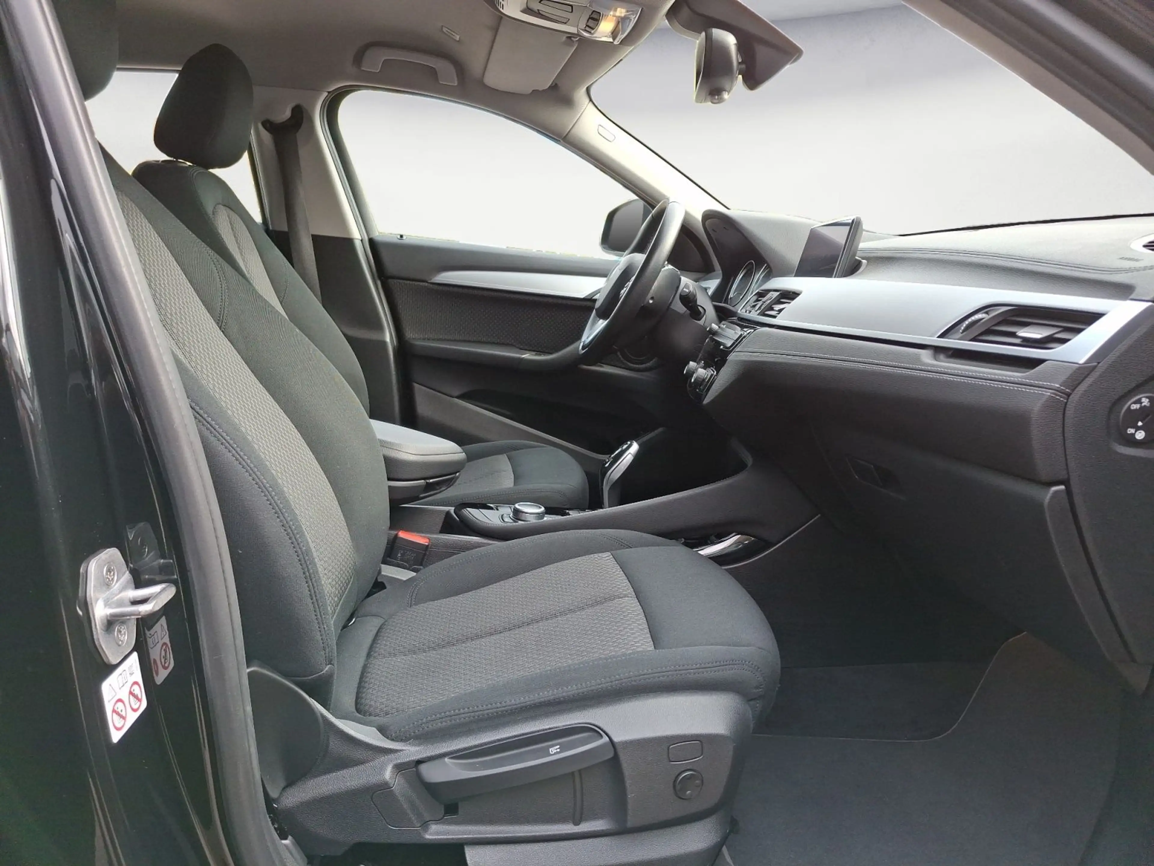 BMW X2 sDrive20i Advantage Steptronic DCT PDC AHK — photo 15