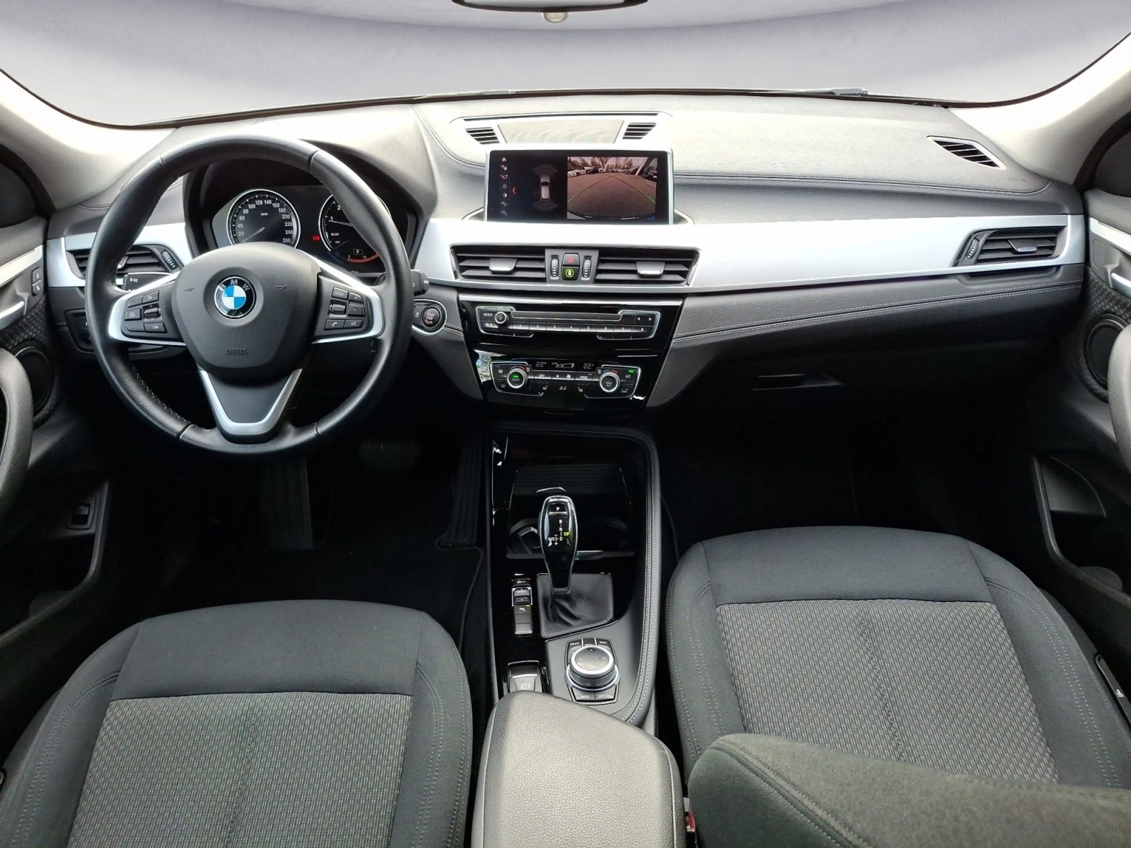 BMW X2 sDrive20i Advantage Steptronic DCT PDC AHK — photo 14
