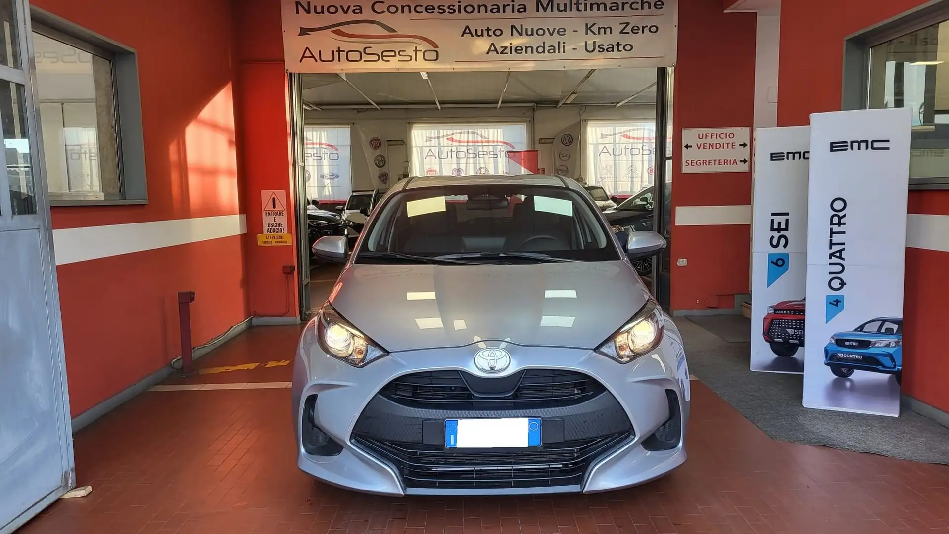Toyota Yaris Yaris 1.5 Hybrid 5 porte Active Argento - 2