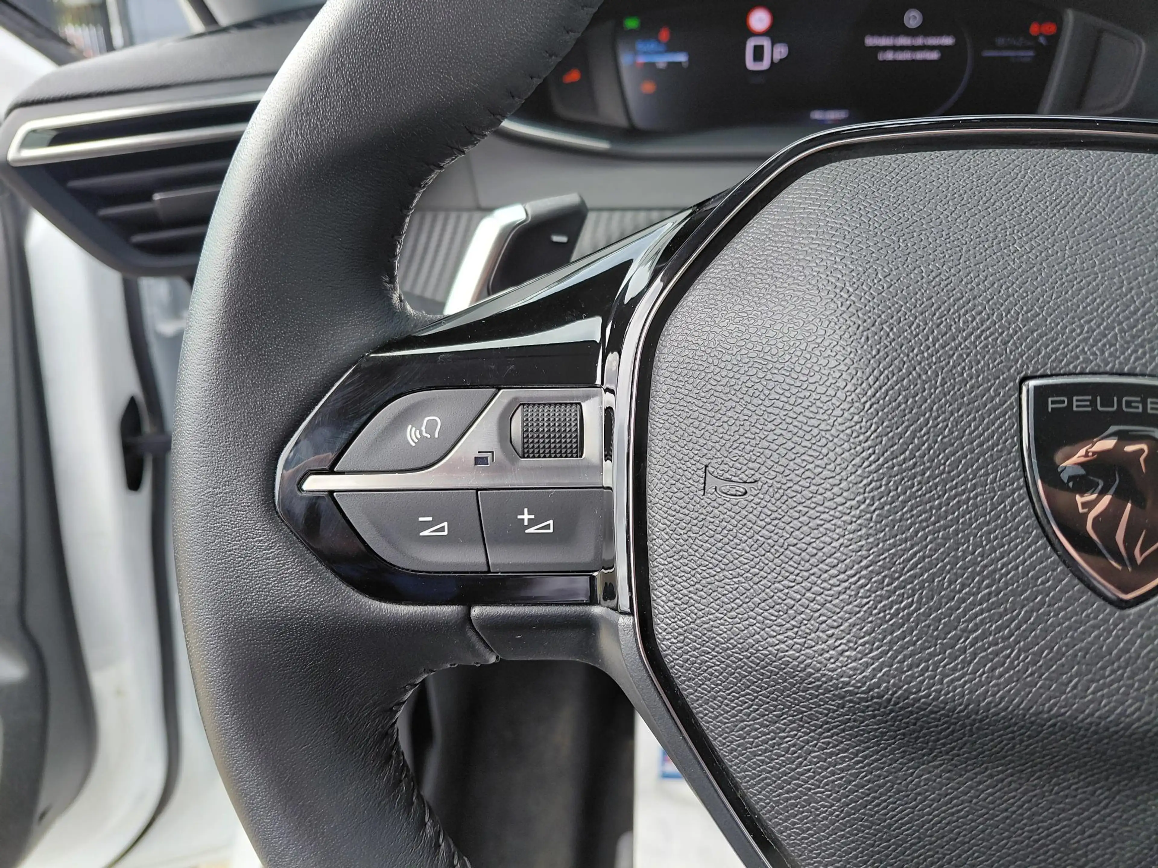 Peugeot 208 1.2 Hybrid 110 e-DCS6 Allure | Parkeerhulp | Cruis — photo 11