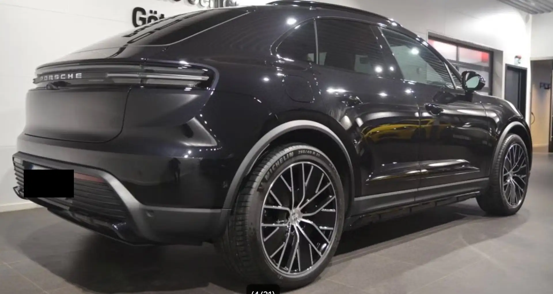 Porsche Macan Electric 4 Schwarz - 2