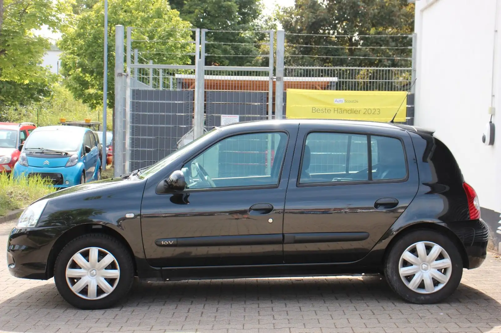 Renault Clio 1.2i # 5-T. # Klima # 8-fach bereift # Eur5 Schwarz - 2