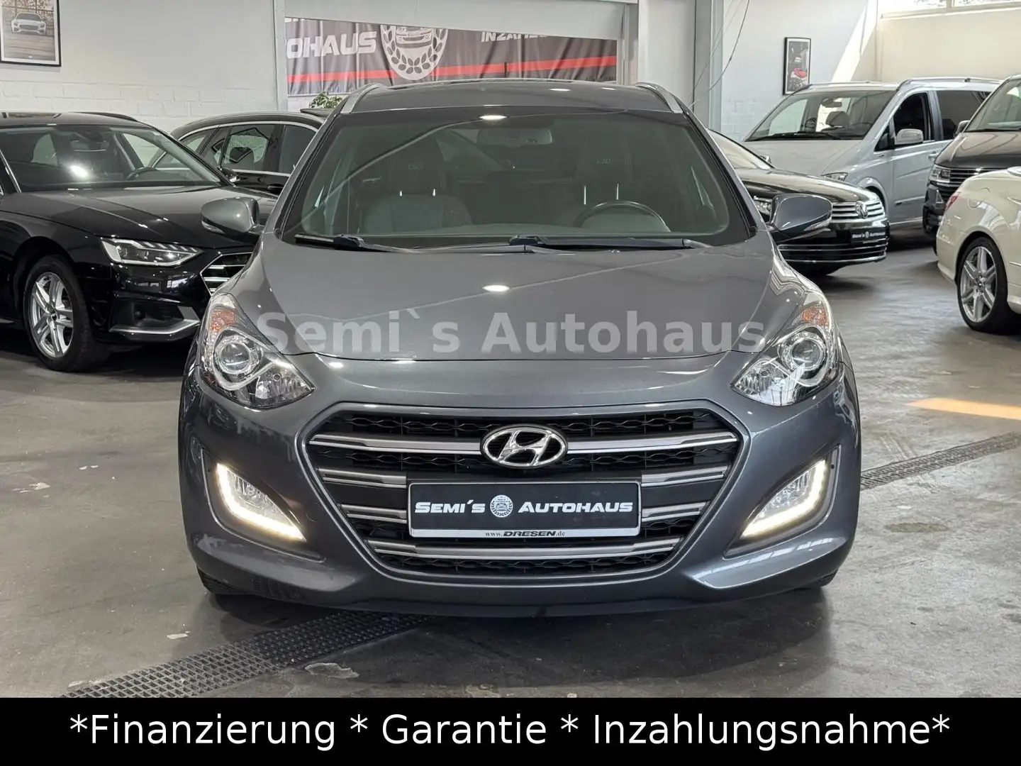 Hyundai i30 cw blue Passion*6-Gang*Klima*Euro 6* siva - 2