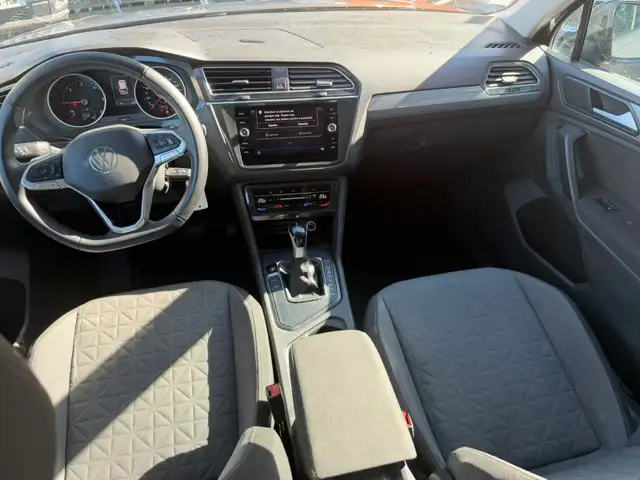 Volkswagen Tiguan view 5