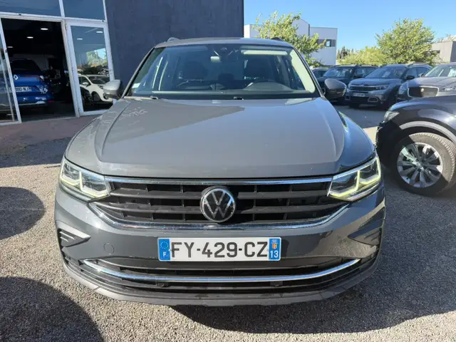 Volkswagen Tiguan view 12