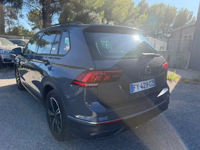Volkswagen Tiguan view 2