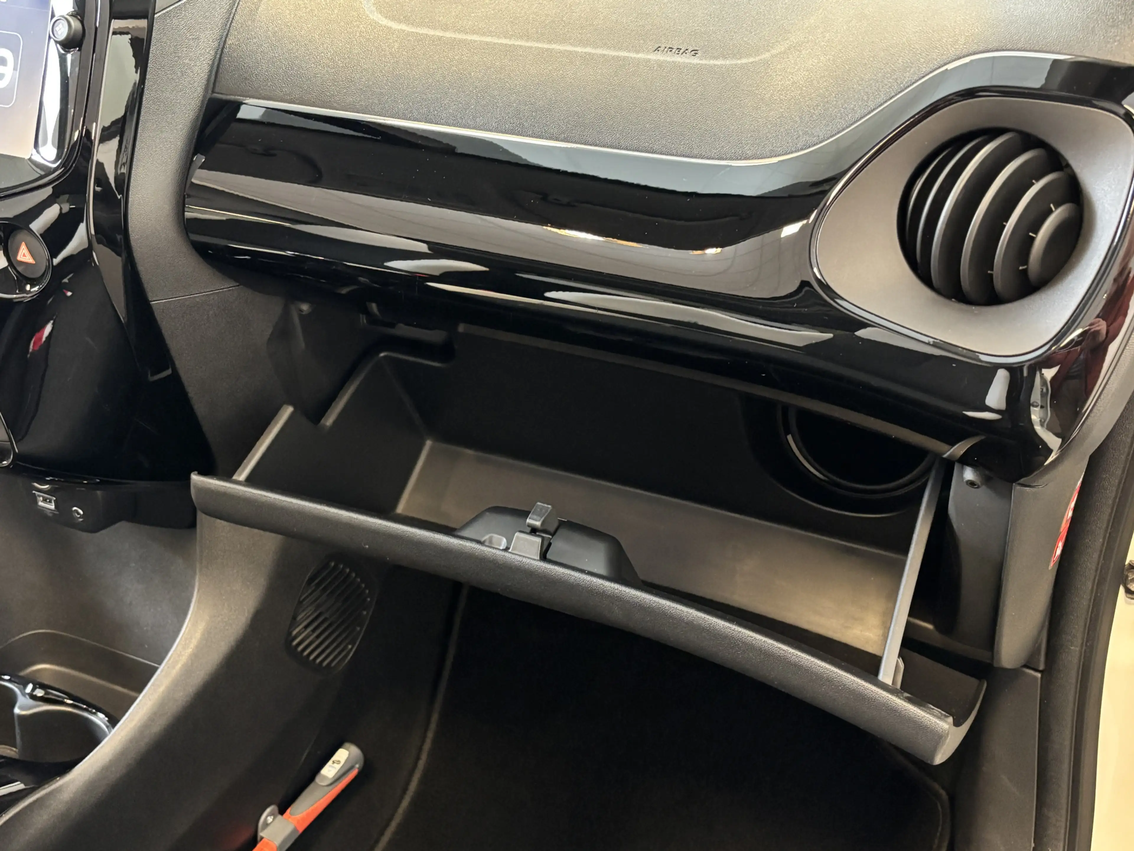Citroen C1 VTi Airscape Shine Camera | Apple Carplay/Android — photo 22