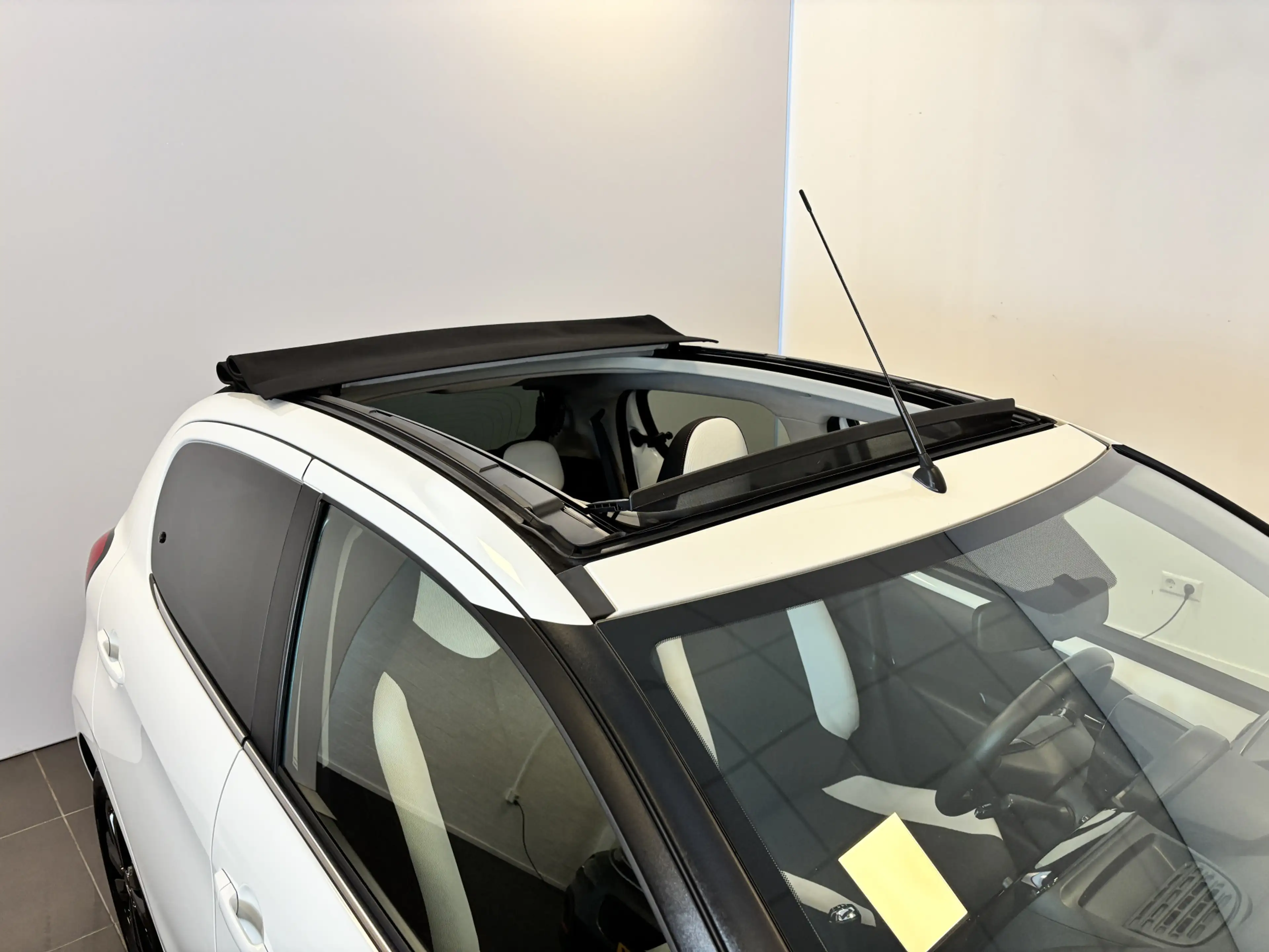 Citroen C1 VTi Airscape Shine Camera | Apple Carplay/Android — photo 3