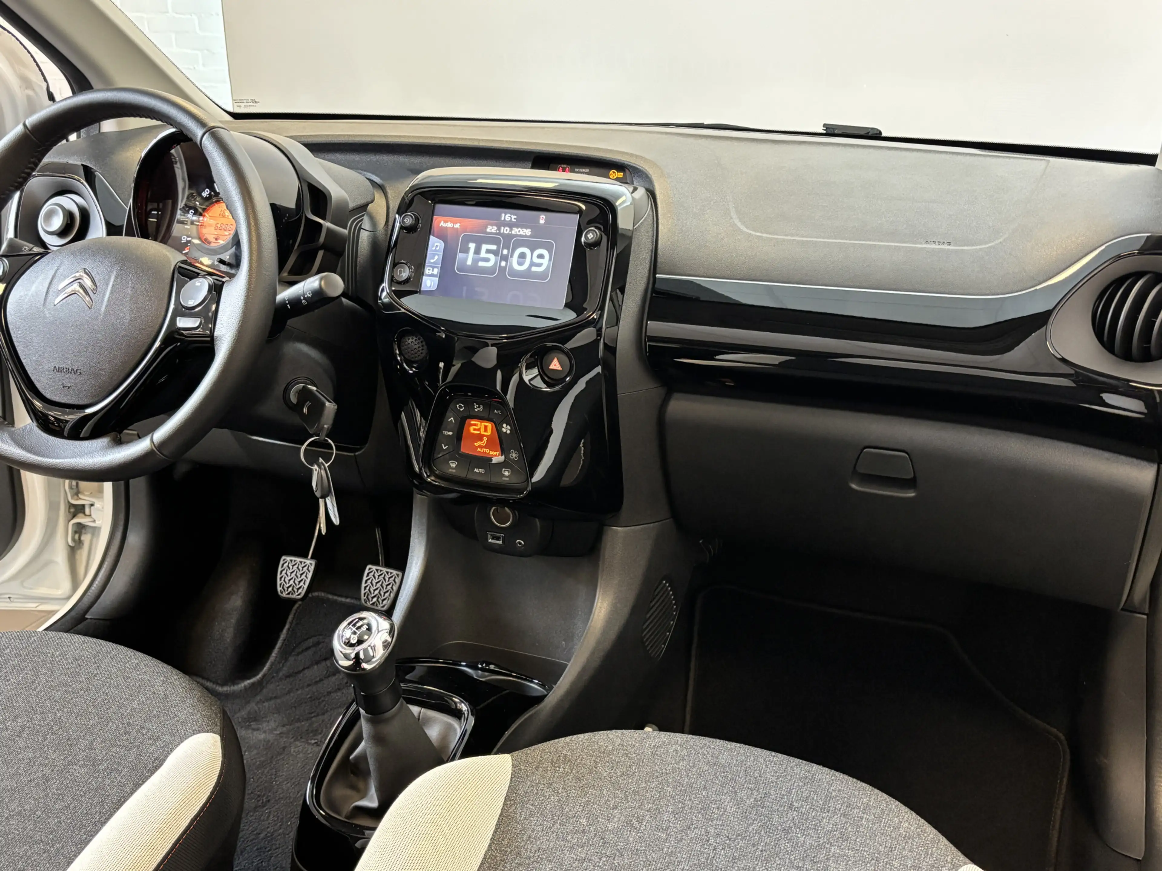 Citroen C1 VTi Airscape Shine Camera | Apple Carplay/Android — photo 23