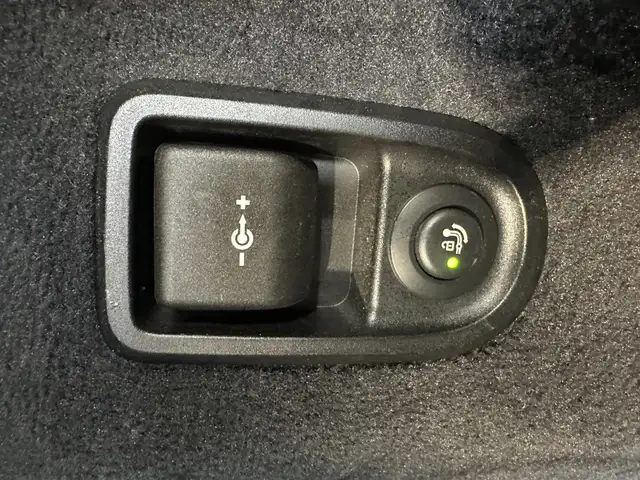 BMW 5 Series view 9